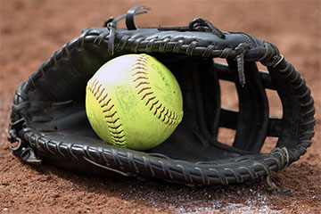 Best Fastpitch Softball Catcher's Mitt Reviewed 3